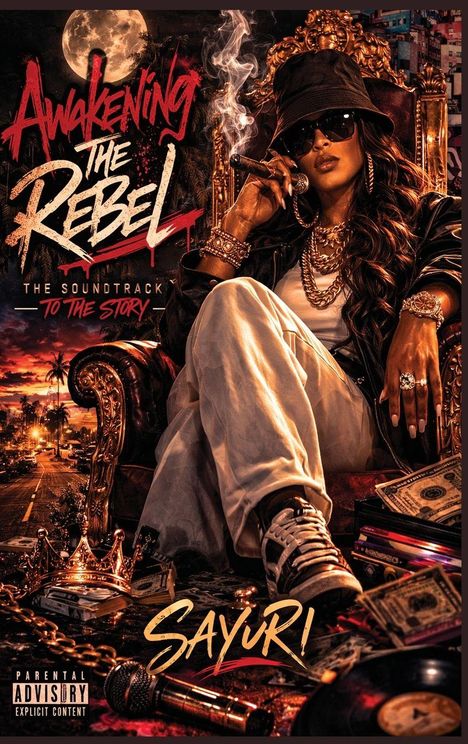 „Awakening the Rebel“, „The Soundtrack to the Story“, „Sayuri“. Eine Frau mit Sonnenbrille und Hut auf einem Thron.