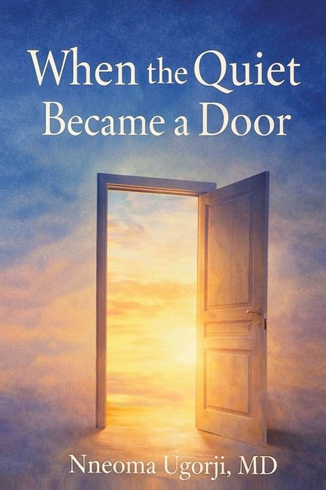 "When the Quiet Became a Door" und "Nneoma Ugorji, MD." Geöffnete Tür mit hellem Licht und blauem Himmel im Hintergrund.