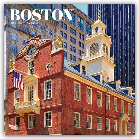 Boston 2024 16-Month Calendar. Historische rote Backsteinfassade mit Uhr und US-Flagge, umgeben von modernen Gebäuden.