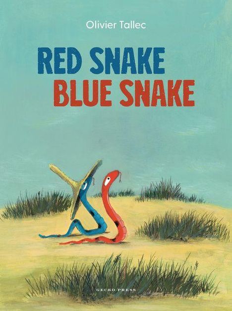 "RED SNAKE BLUE SNAKE" in farbenfrohen Buchstaben. Illustration: Eine rote und eine blaue Schlange in einer Wüstenlandschaft.