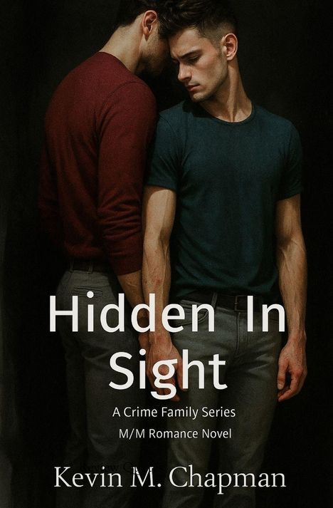 Text: "Hidden In Sight, A Crime Family Series, M/M Romance Novel, Kevin M. Chapman." Zwei Männer stehen dicht beieinander.