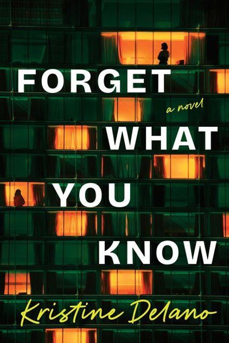 Texte: "FORGET WHAT YOU KNOW", "a novel", "Kristine Delano". Moderne Gebäudeansicht mit erleuchteten Fenstern und Silhouetten.