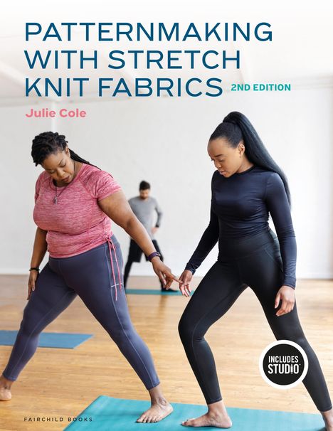 "Patternmaking with Stretch Knit Fabrics, 2nd Edition" von Julie Cole. Zwei Frauen machen Yoga auf Matten.