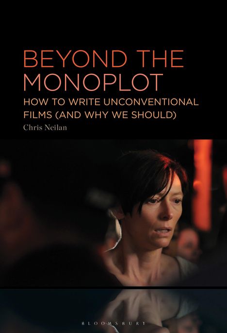 „BEYOND THE MONOPLOT: HOW TO WRITE UNCONVENTIONAL FILMS (AND WHY WE SHOULD)“ von Chris Neilan. Frau im Hintergrund.