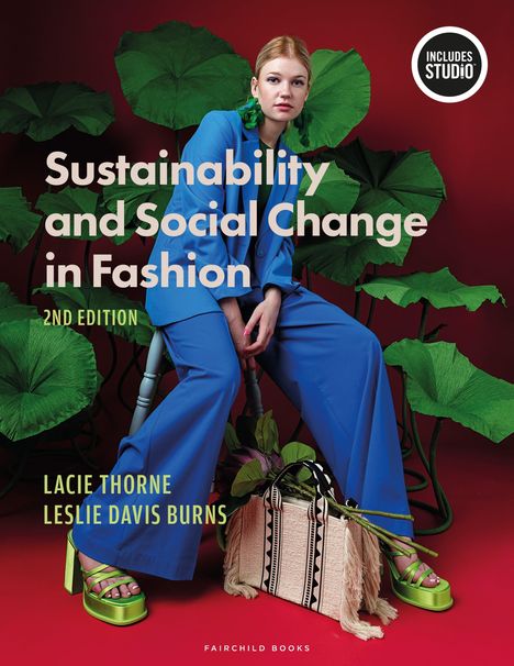 "Sustainability and Social Change in Fashion, 2nd Edition, Lacie Thorne, Leslie Davis Burns. Frau in blauem Anzug vor großen Blättern."