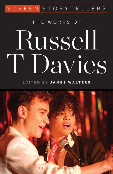 "SCREEN STORYTELLERS", "THE WORKS OF Russell T Davies", "EDITED BY JAMES WALTERS". Zwei Personen mit Mikrofon.