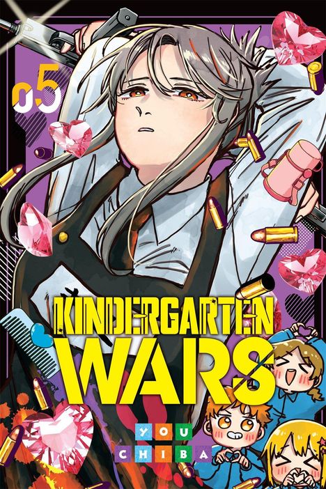 „KinderGarten Wars“, „YOU Chiba“, „5“. Illustration: Frau mit Waffe, Herzen, Patronen, fröhliche Kinder.