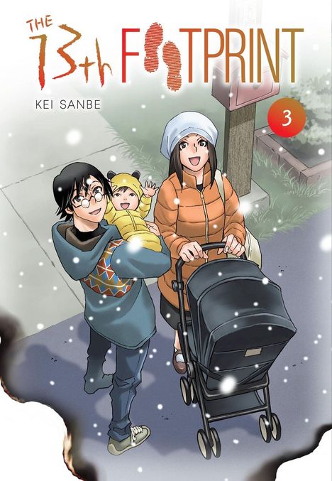 "The 13th Footprint" steht oben. Eine Familie lacht im Schnee. Ein Mann hält ein Kind, eine Frau schiebt einen Kinderwagen.