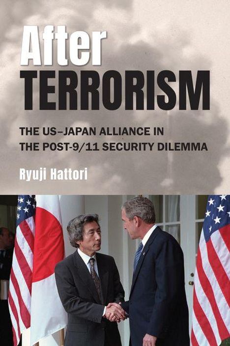 „After Terrorism: The US-Japan Alliance in the Post-9/11 Security Dilemma“ von Ryuji Hattori. Zwei Männer schütteln Hände.