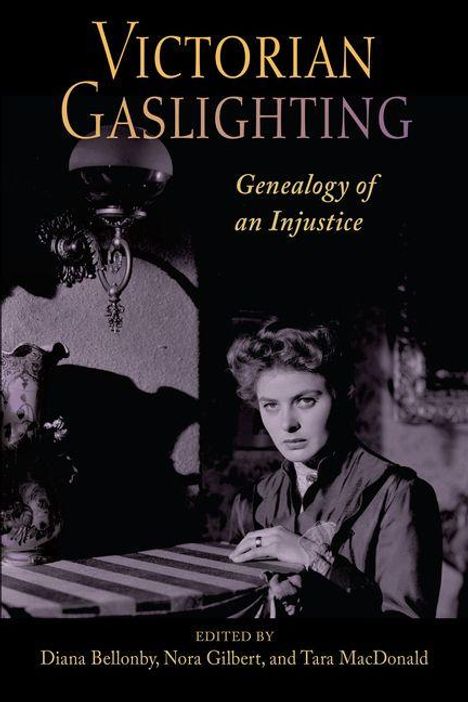**Victorian Gaslighting: Genealogy of an Injustice**. Schwarz-weißes Bild einer Frau in viktorianischer Kleidung.
