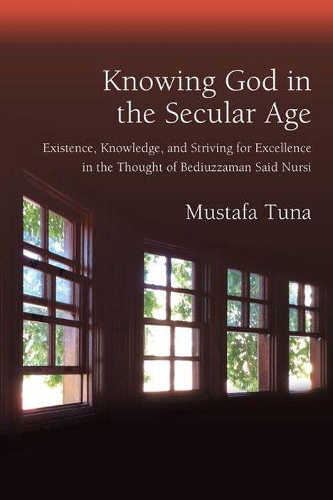 „Knowing God in the Secular Age“ von Mustafa Tuna, zeigt mehrere Fenster mit Blick ins Grüne.