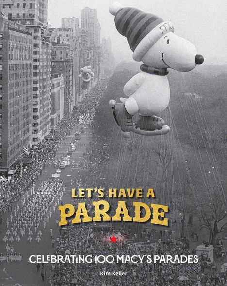 "LET'S HAVE A PARADE" in großer gelber Schrift. Darunter: "CELEBRATING 100 MACY'S PARADES". Luftballon von Snoopy schwebt über einer Parade in einer Stadt.