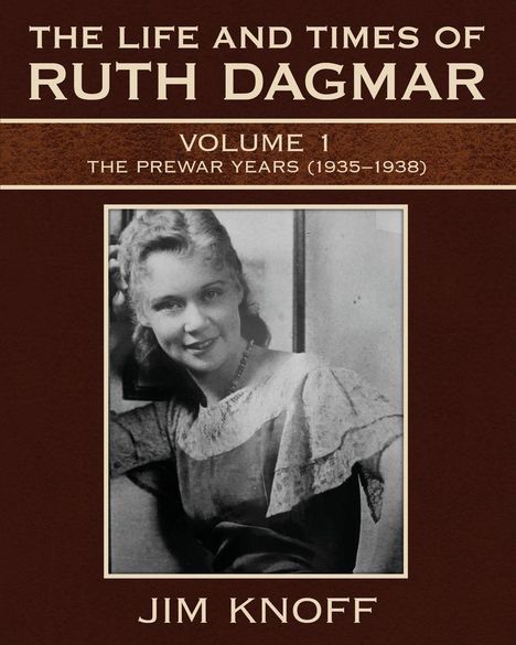 "The Life and Times of Ruth Dagmar", Volume 1, The Prewar Years (1935–1938). Schwarz-weißes Foto einer lächelnden Frau.