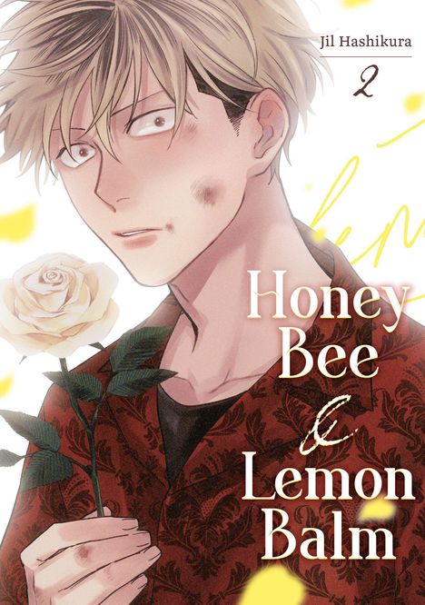 Der Text lautet: "Honey Bee & Lemon Balm" und "Jil Hashikura 2". Es ist eine Illustration eines Jungen mit blonder Frisur und blonden Haaren, der eine cremefarbene Rose hält und einen gemusterten roten Mantel trägt.