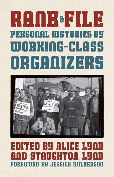 „RANK & FILE: Personal Histories by Working-Class Organizers“ über einem historischen Streikfoto. Herausgegeben von Alice Lynd.