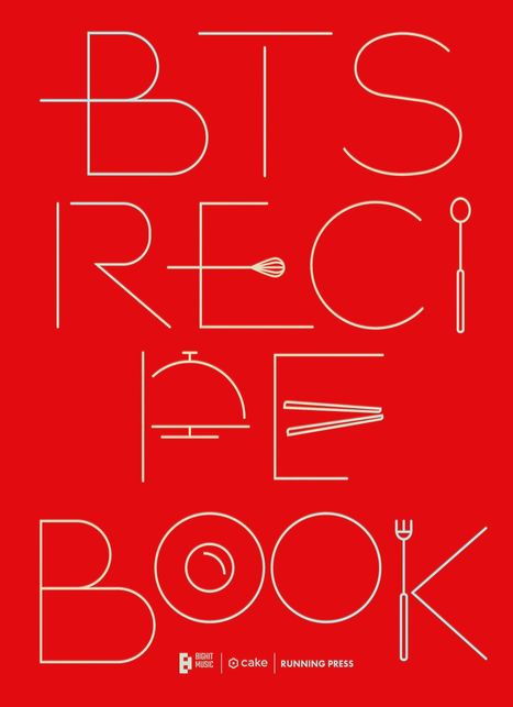 "BTS RECIPE BOOK" in großen, weißen Buchstaben auf rotem Hintergrund. Küchenutensilien integriert. Logos unten.