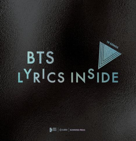 "BTS Lyrics Inside" und "10 Songs" auf einem stilisierten, dunklen Hintergrund mit grafischem Design-Element.