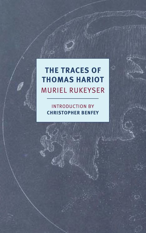 Text: "The Traces of Thomas Hariot, Muriel Rukeyser, Introduction by Christopher Benfey." Hintergrund: Skizze einer Mondkarte.