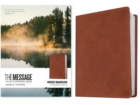 "THE MESSAGE. WIDE MARGIN. THE BIBLE IN CONTEMPORARY LANGUAGE. Eugene H. Peterson." Braunes Buch, Wald im Nebel.