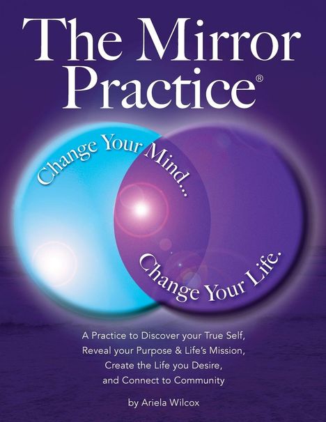 "The Mirror Practice. Change Your Mind... Change Your Life." Zwei überlappende farbige Kreise auf lila Hintergrund.