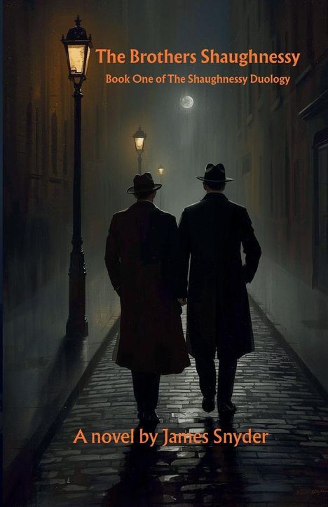 "The Brothers Shaughnessy", Buch eins der Duologie von James Snyder. Zwei Männer in Mänteln gehen nachts auf einer nassen Straße.