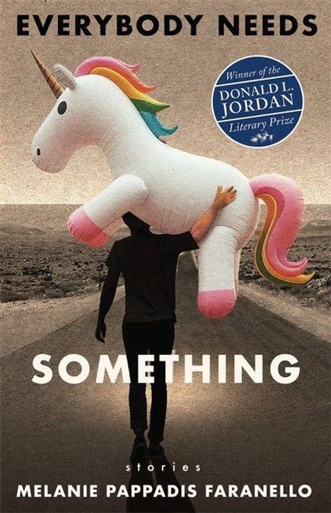 "Everybody Needs Something. Winner of the Donald L. Jordan Literary Prize. Ein Mann trägt ein großes Einhorn-Plüsch.