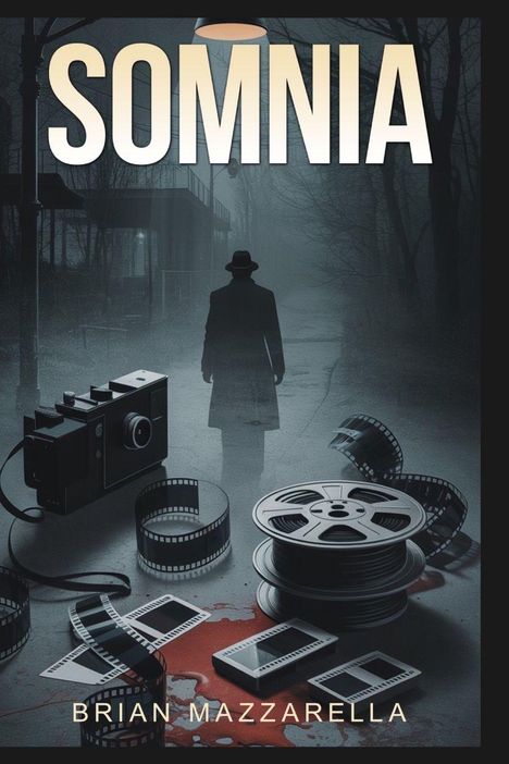 "SOMNIA" oben, "BRIAN MAZZARELLA" unten. Illustration: Geheimnisvolle Figur in Mantel, Kamera und Filmrollen.