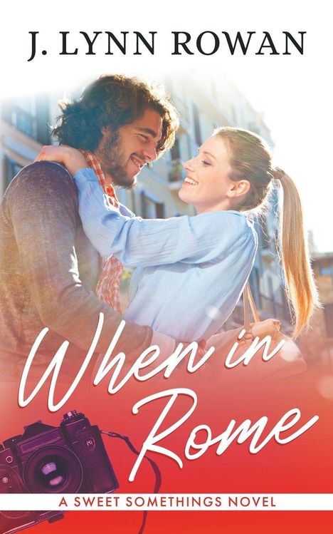 "When in Rome," oben "J. Lynn Rowan," darunter "A Sweet Somethings Novel." Ein Paar umarmt sich lächelnd.