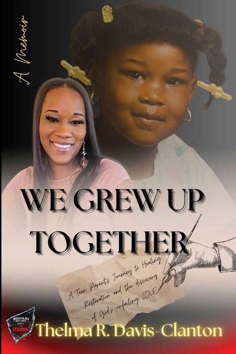 Texte: "WE GREW UP TOGETHER" und "Thelma R. Davis-Clanton". Porträt einer lächelnden Frau vor Kindheitsfoto.