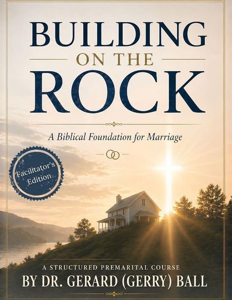 "BUILDING ON THE ROCK" zeigt ein Haus auf einem Hügel bei Sonnenuntergang mit einem leuchtenden Kreuz darüber.