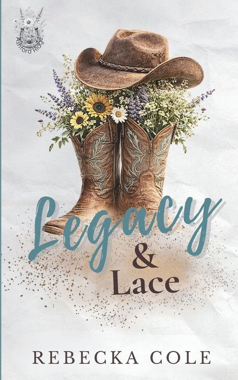 „Legacy & Lace“, Rebecka Cole. Cowboy-Stiefel mit Blumen gefüllt, darüber ein Hut.