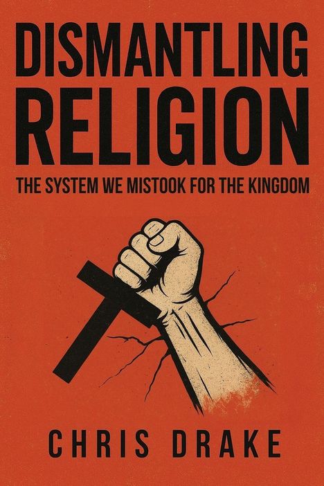 „Dismantling Religion: The System We Mistook for the Kingdom“ von Chris Drake. Illustration: Eine Faust zerschmettert ein Kreuz.