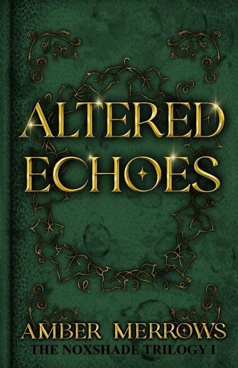 "ALTERED ECHOES, AMBER MERROWS, THE NOXSHADE TRILOGY I" in goldener Schrift auf grünem Hintergrund mit filigranen Ranken.