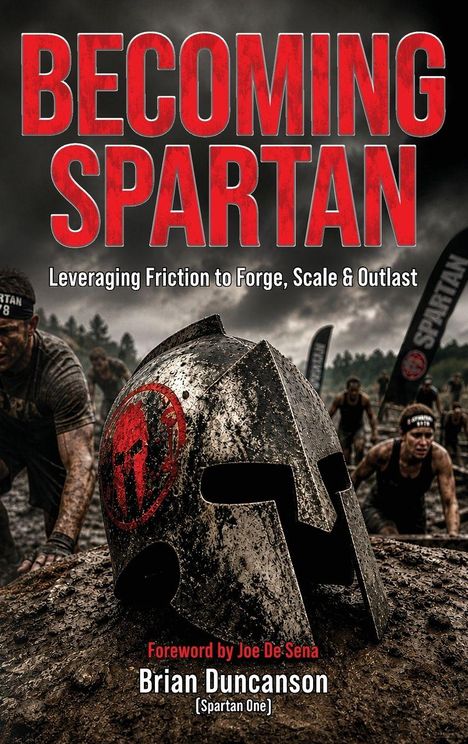 "Becoming Spartan: Leveraging Friction to Forge, Scale & Outlast" steht über einem alten Helm, Menschen im Hintergrund.