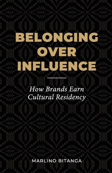 "BELONGING OVER INFLUENCE" und "How Brands Earn Cultural Residency" auf schwarzem Hintergrund mit geometrischem Muster.