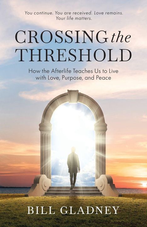 Text: "CROSSING the THRESHOLD. BILL GLADNEY." Unter einem Bogen steht eine Person vor hellem Licht, Landschaft im Hintergrund.