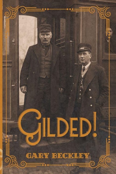Vintage-Foto zweier Männer in Anzügen vor einem Zug. Text: "GILDED!" und "GARY BECKLEY" in dekorativer Schrift.