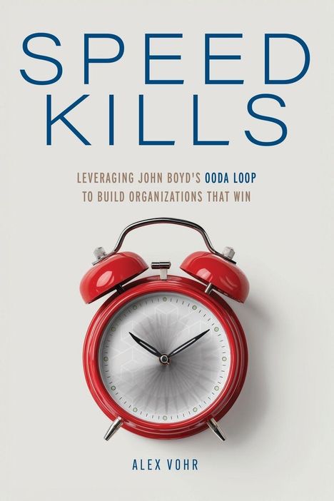 „SPEED KILLS“, darunter „LEVERAGING JOHN BOYD'S OODA LOOP TO BUILD ORGANIZATIONS THAT WIN“. Rote Weckuhr auf weißem Hintergrund.