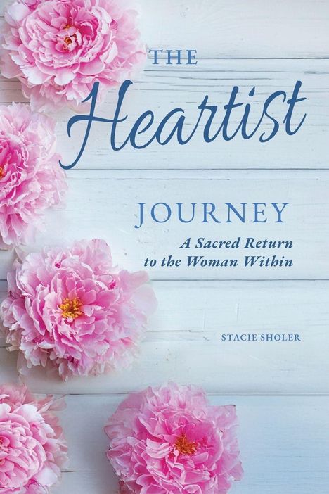 "The Heartist Journey: A Sacred Return to the Woman Within" von Stacie Sholer. Rosa Pfingstrosen auf hellem Holz.