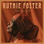 "Ruthie Foster" und "Just Say Yes" stehen in großen Buchstaben. Eine Frau im Profil, trägt ein Tuch und große Ohrringe.