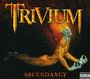 "TRIVIUM" und "ASCENDANCY" in orange-rot. Unten ein surrealer, kniender, blau-oranger Mensch mit Flammenkopf.