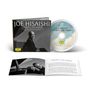 "JOE HISAISHI, THE BOY & THE HERON" auf CD und Buch. Schwarz-weißes Porträt und Wolkenmotiv auf der CD.