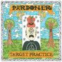 "PARDONER" und "TARGET PRACTICE" auf orangefarbenem Hintergrund. Illustration: Mann mit Zielscheibe auf seiner Brust. Engel und Bäume.