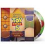 Original Score von Randy Newman, "TOY STORY 5", Song von Taylor Swift. Illustration im Spielzeugstil.
