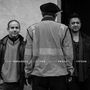 Henry Threadgill, Vijay Iyer, Dafnis Prieto, Fifteen. Drei Männer stehen zusammen, der mittlere ist von hinten zu sehen.