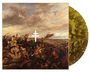 Ein Gemälde zeigt eine chaotische Schlachtszene mit einem weißen, doppelten Kreuz in der Mitte. Daneben eine gelbe Schallplatte.