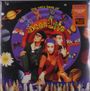 "the very best of Deee-Lite" steht oben. Drei Personen, bunte Schmetterlinge, Planeten und psychedelische Muster.