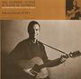 Aufschrift: "The 12-String Guitar as Played by Leadbelly. An Instruction Record by Peter Seeger. Folkways Records FI 8371." Darunter: Ein Mann spielt Gitarre, lächelt. In der Ecke eine kleine Illustration eines Gitarristen.