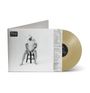 "Mule Orville Peck" zeigt einen Mann in weißem Outfit und Cowboyhut auf einem Hocker sitzend, mit hellem Vinyl daneben.