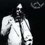 "Neil Young Tonight's the Night" steht oben. Ein Mann in Anzug mit Mikrofon und Sonnenbrille.